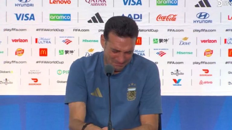 Scaloni paralajmëron largimin nga Argjentina pas finales së Kupës së Botës, shpërthen në lot gjatë konferencës për mediat (VIDEO)
