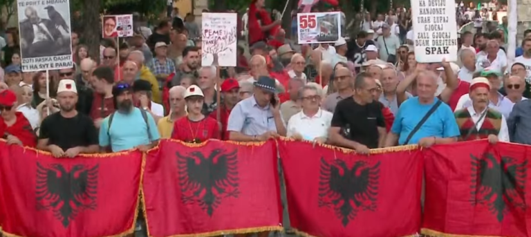 Protesta nuk ndalet edhe pas “Besës” së Ramës, qytetarët mblidhen në ditën e 55-të përballë Kryeministrisë