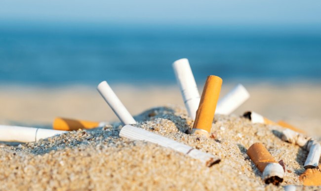 Spanja propozon ndalimin e duhanit dhe cigareve elektronike në plazhe dhe ambiente të jashtme, projektligji pritet të votohet në Kuvend