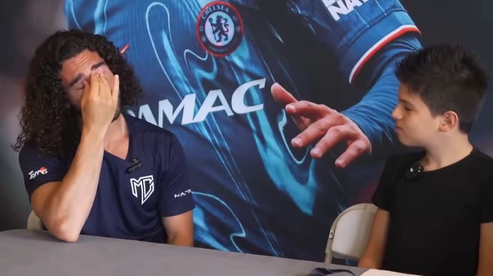Pse Marc Cucurella nuk i lidh dhe nuk i pret kurrë flokët? Historia prekëse me të birin (VIDEO)