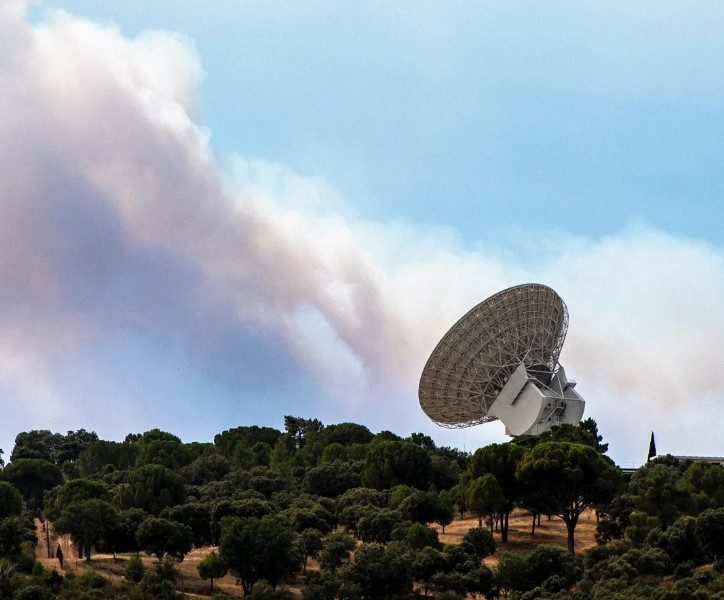 Zjarret në Spanjë përfshijnë observatorin kryesor të NASA-s, evakuohet kompleksi i komunikimeve hapësinore