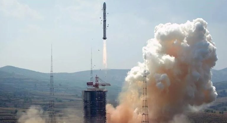 Kina lëshon me sukses nga deti raketën ‘Gravity-1 Y4’ me 9 satelitë në orbitë