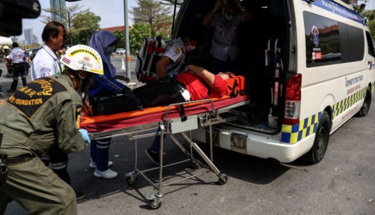 Tragjedi në Tajlandë, 11-vjeçari drejton një kamionçinë drejt budistëve në një pelegrinazh, vriten 8 murgj