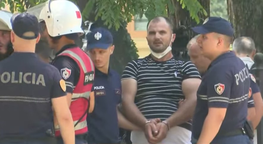 Përplasje të forta te Pedonalja, shoqërohet edhe një person tjetër