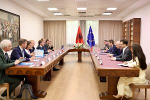 Hoxha pret parlamentarët francezë: Mbështetja e Francës, kyçe për perspektivën evropiane të Ballkanit Perëndimor