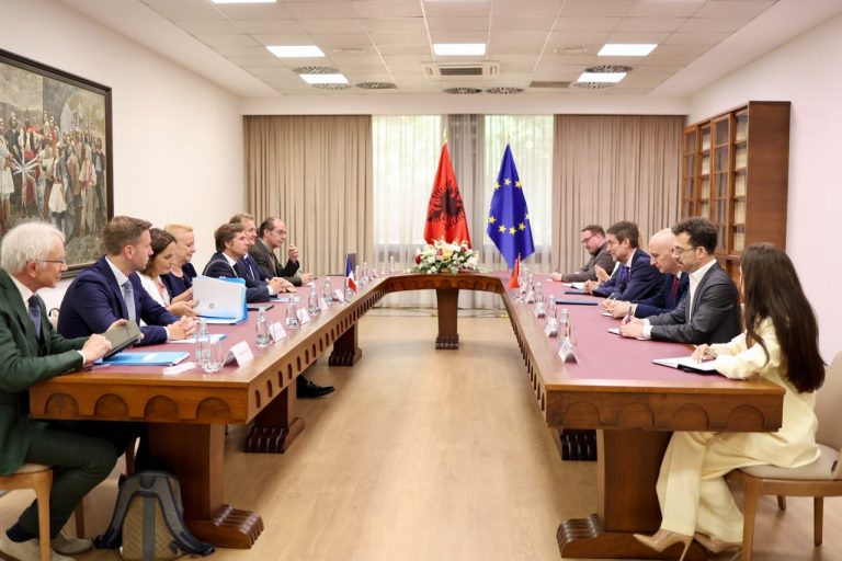 Hoxha pret parlamentarët francezë: Mbështetja e Francës, kyçe për perspektivën evropiane të Ballkanit Perëndimor