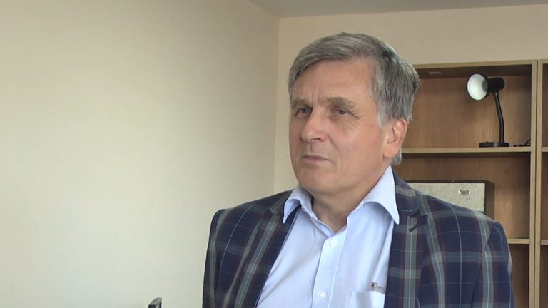 Ambasadori i OSBE: Një muaj protesta pa incidente të rënda, kjo është demokraci dhe më gëzon