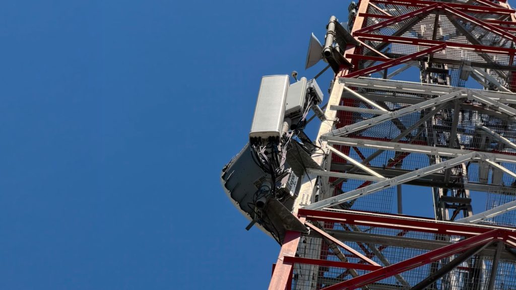 Vodafone Albania teston për herë të parë në Shqipëri teknologjine e re  që kombinon AI me robotikën  për fuqizimin automatik të rrjetin celular