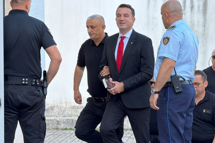 Gjyqi i radhës ndaj prokurorit Ols Dado, Veliaj mbërrin në Gjykatën Administrative (VIDEO)
