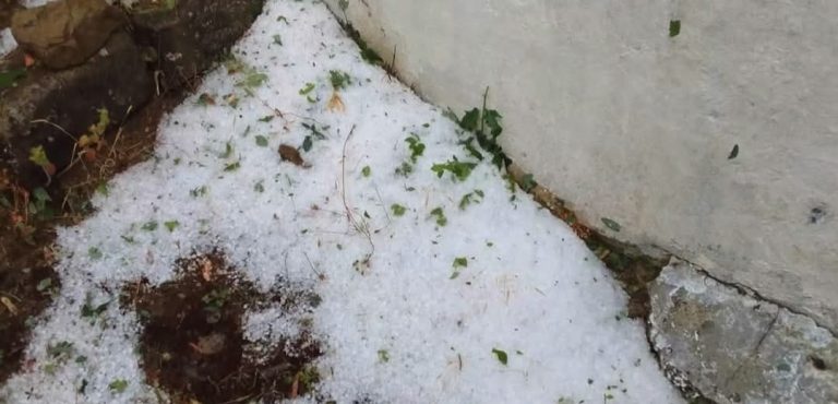 Moti i keq përfshin Lubinjën në Gramsh, breshëri shkakton dëme të mëdha në bujqësi dhe tokat e mbjella