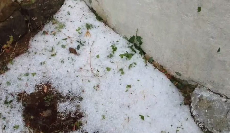Moti i keq përfshin Lubinjën në Gramsh, breshëri shkakton dëme të mëdha në bujqësi dhe tokat e mbjella