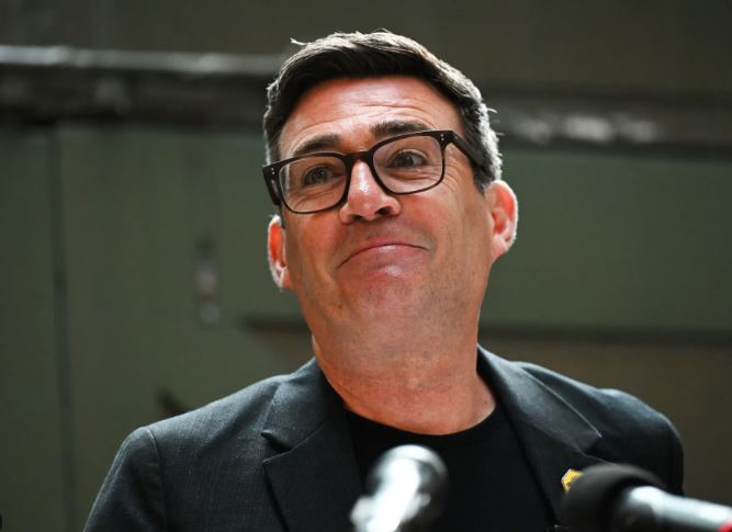 Andy Burnham zgjidhet lider i ri i Laburistëve në Britani: Premton ndryshim dhe rikthim të pushtetit te komunitetet