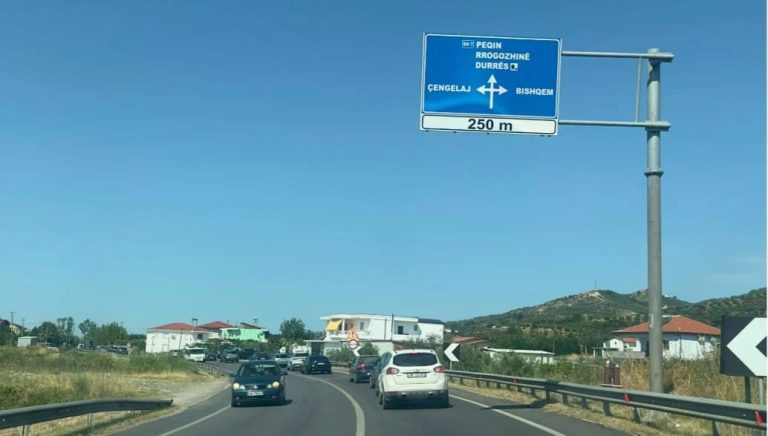 Aksident në aksin Peqin–Rrogozhinë, plagoset një person