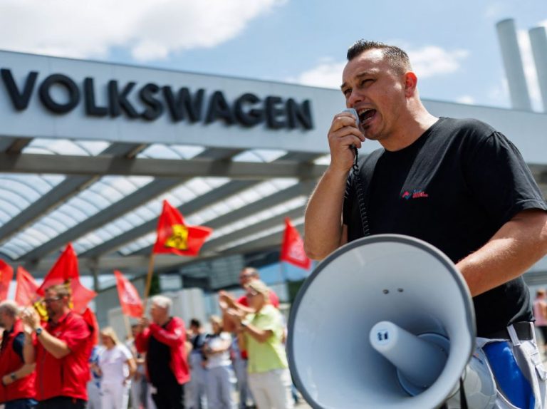 Protesta në Gjermani për shkak të shkurtimeve të vendeve të punës dhe mbylljes së fabrikave nga Volkswagen