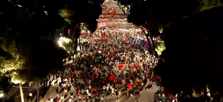 Dita e 35-të e protestës, qytetarët, aktivistët dhe diaspora nisin marshimin në rrugët e Tiranës