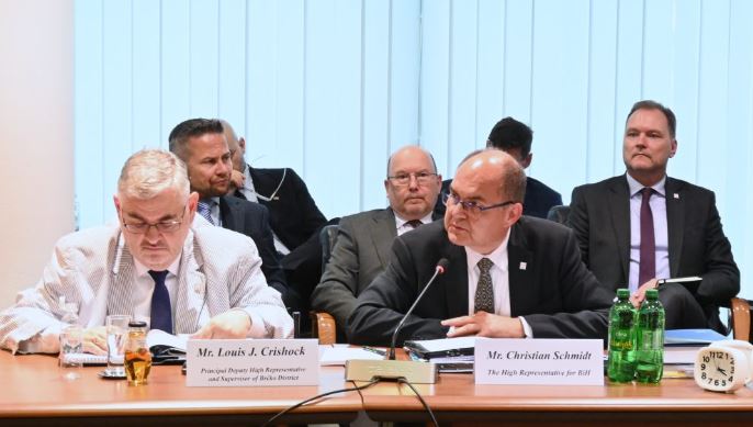Louis J. Crishock emërohet Përfaqësues i Lartë në Detyrë për Bosnjë dhe Hercegovinën