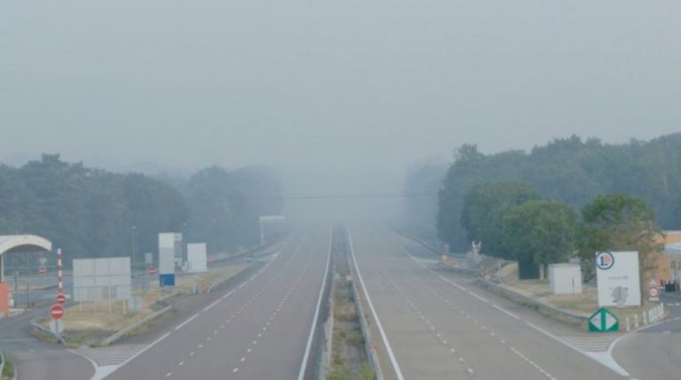 Francë, zjarri shkatërron 800 hektarë pyll pranë Fontainebleau pranë Parisit, mbi 1000 banorë në rrezik (VIDEO)
