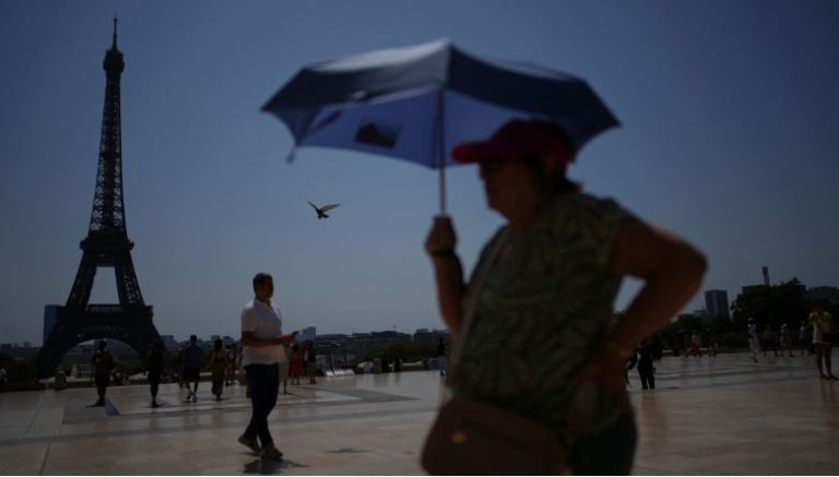 Pothuajse e gjithë Franca në zonën e kuqe dhe portokalli, temperatura do të arrijë në 41 gradë