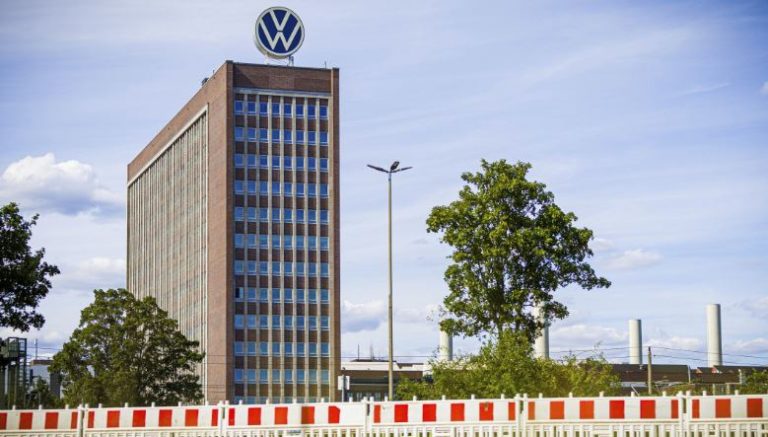 Volkswagen mbyll katër fabrika në Gjermani, rreth 40.000 vende pune janë në rrezik