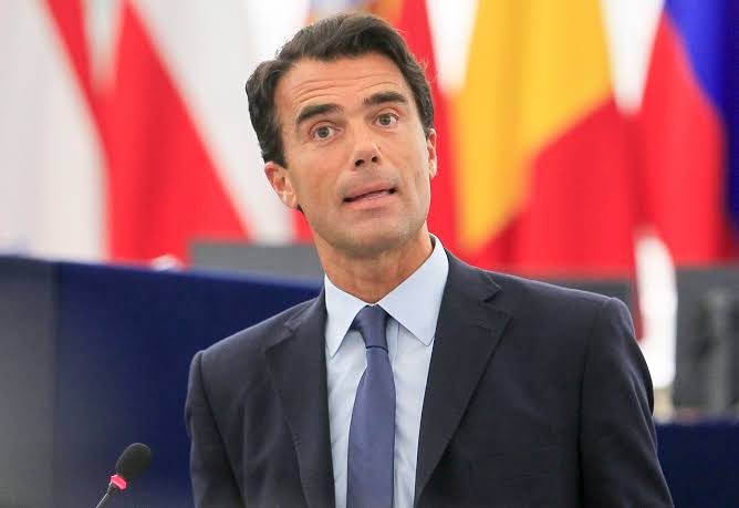 Deklaratat për spastrimin etnik të Kosovës, eurodeputeti italian Gozi thirrje Vuçiçit: Shkarko ministren Paunoviç