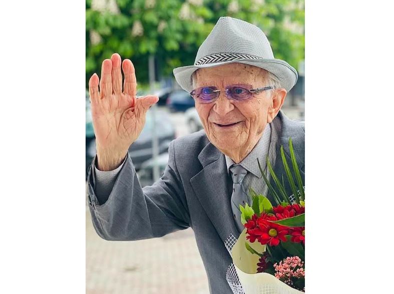 Amaneti i Koço Qëndros: Mos mbani homazhe për mua