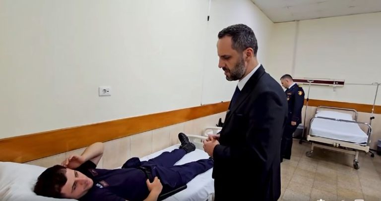 Lamallari viziton efektivët e lënduar në protestën para Kuvendit: Sulmi ndaj policisë është sulm ndaj shtetit