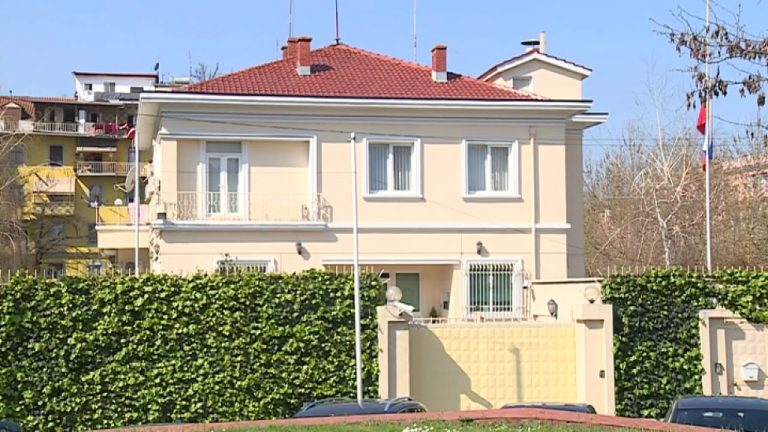Pas protestave fshihet Kremlini, reagon Ambasada Ruse në Shqipëri
