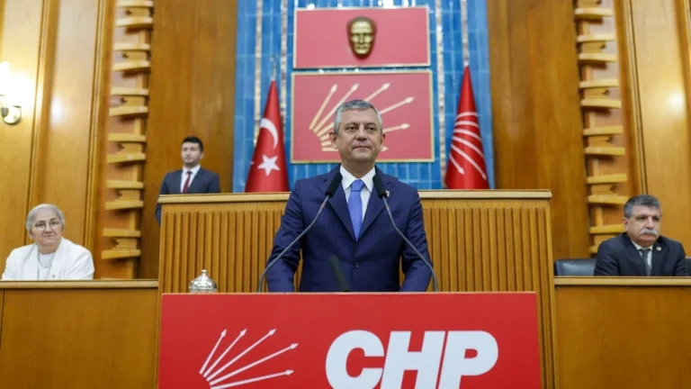 Lideri i opozitës Ozgur Ozel jep dorëheqjen nga CHP, do të formojë një parti të re 