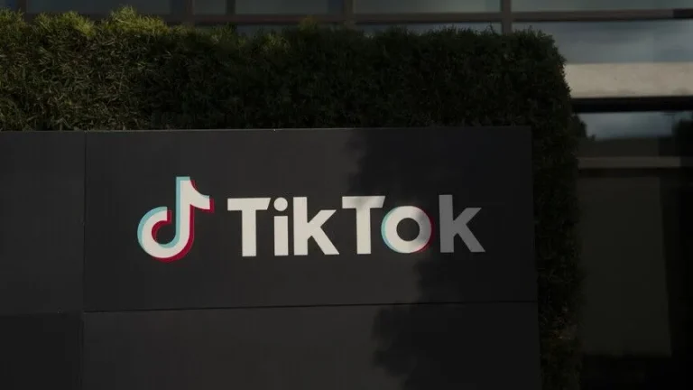 TikTok pritet të shkurtojë rreth 300 vende pune në Irlandë