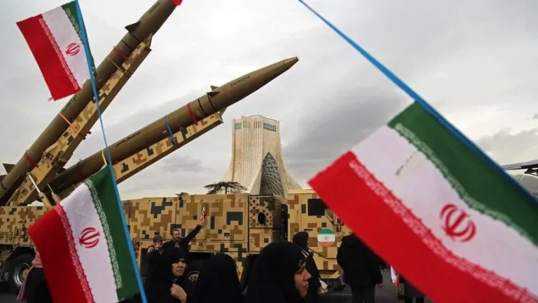 Irani paralajmëron sulme ndaj infrastrukturës rajonale nëse SHBA godet objektet strategjike