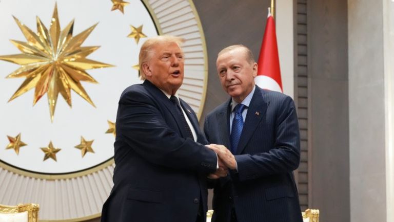Trump njoftoi heqjen e sanksioneve kundër Turqisë: Erdogan është një udhëheqës i shkëlqyer