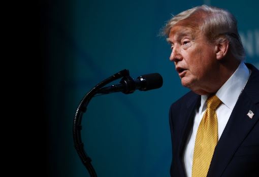 Trump: SHBA-të do të ‘rrisin me shpejtësi’ prodhimin e pajisjeve mbrojtëse
