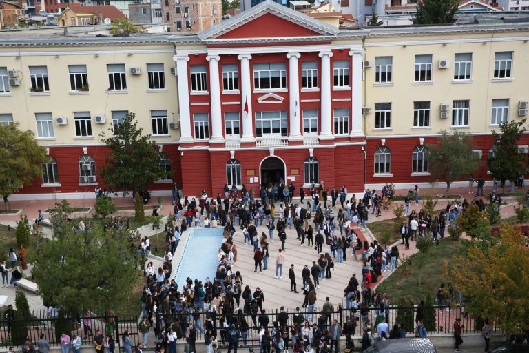 Aplikimet për universitet nisin në fund të korrikut, si do të zhvillohet procesi dhe afati përfundimtar