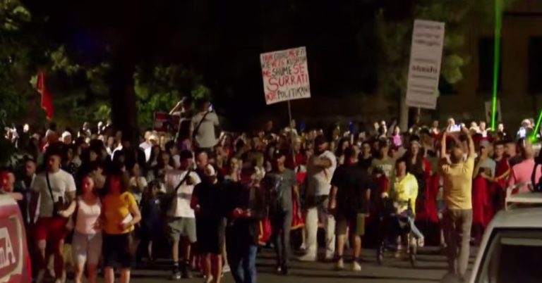 Dita e 45-të e protestës, nis marshimi i qytetarëve në rrugët e kryeqytetit