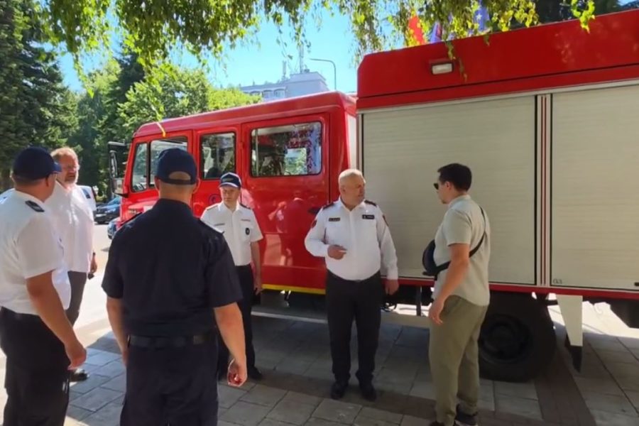 Bashkia Pogradec përfiton një mjet të ri zjarrfikës dhuratë nga qyteti binjak i Wismarit